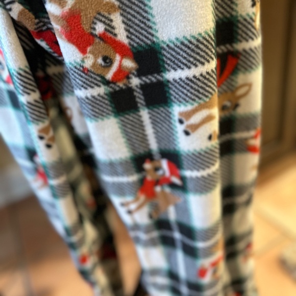 🎄🎄❤️Rudolph!!!  NWT Pajamas top and bottoms are fleece - NEW WITH TAGS!!🎄🎄 - Picture 8 of 9